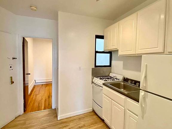 5th image of 1450 1st Ave APT 5RNE