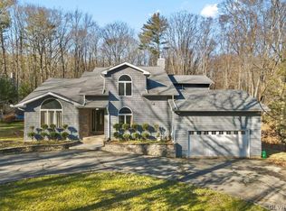 2613 Highview Dr, Brodheadsville, PA 18322