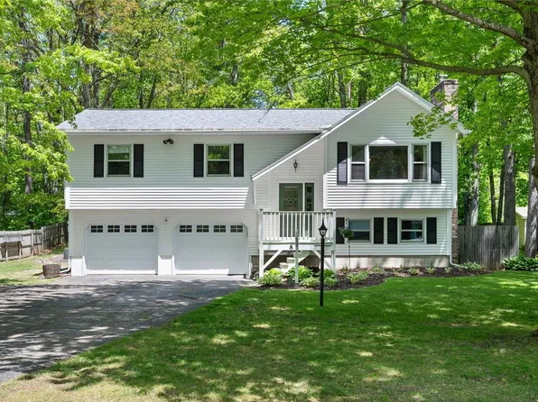 58 Greenbriar Drive, Essex, VT 05452