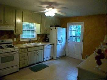 4th image of 429 Riverlake Ct