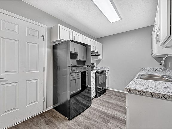 5th image of 1486 N Boxley Ave