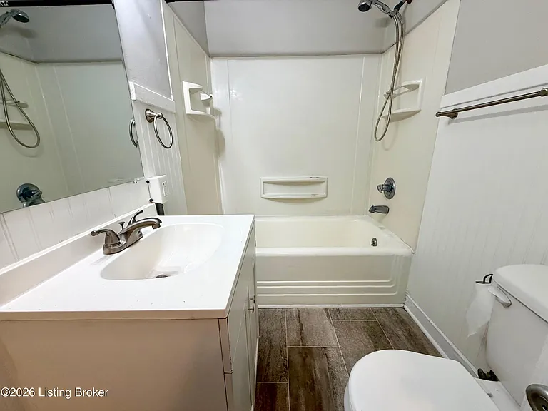 121 E 14th St #2 — Photo 5