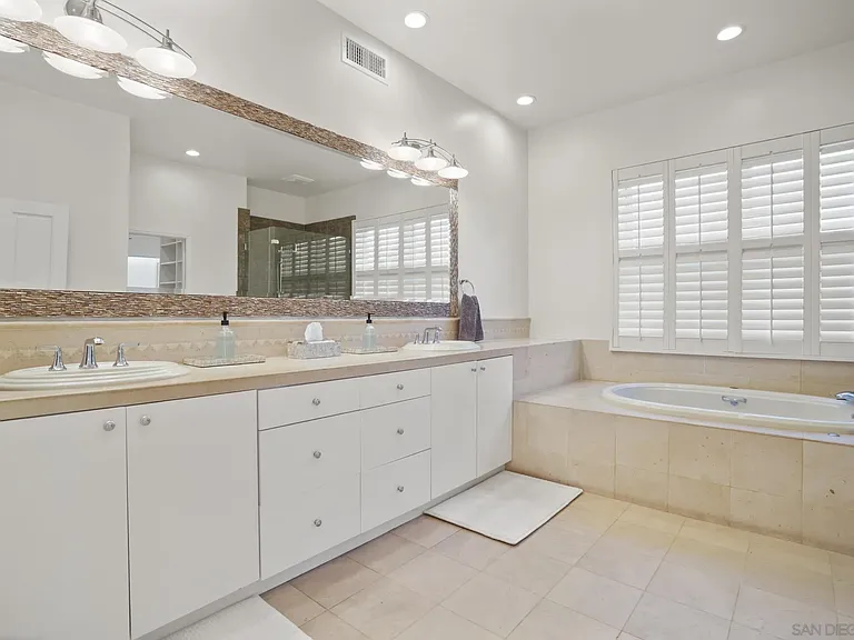 13601 Nogales Dr — Photo 25