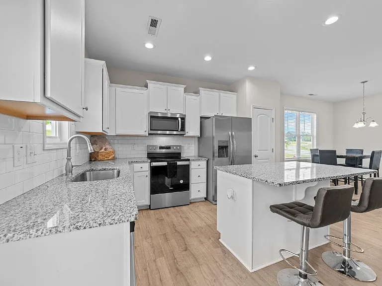 220 Brisbane Dr — Photo 10