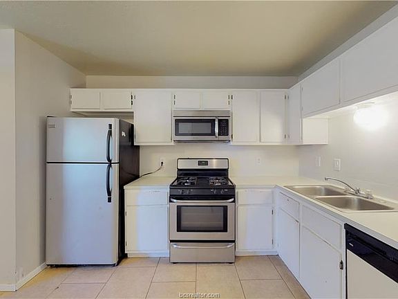 5th image of 801 San Pedro Dr APT B