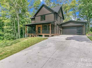 80 Goldenwood Ln, Mills River, NC 28759