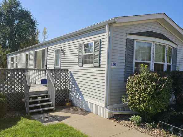 11325 140th St Trailer 143, Davenport, IA 52804