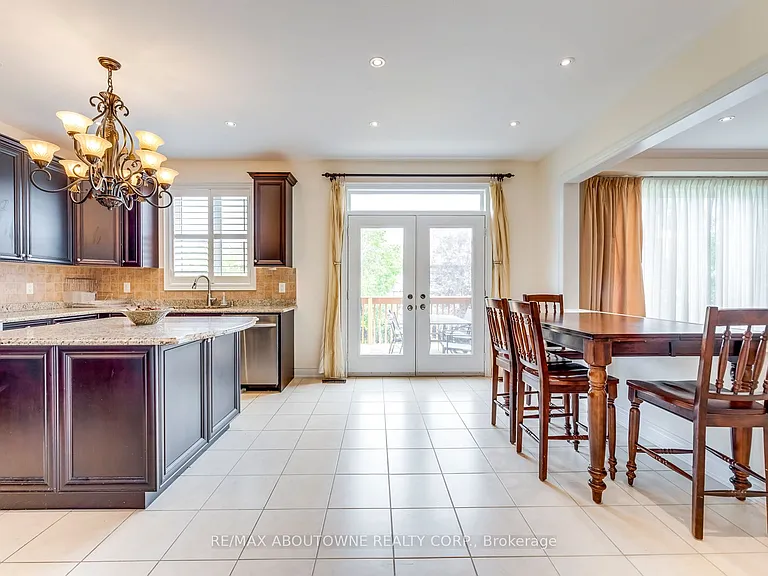 2481 Taylorwood Dr — Photo 15