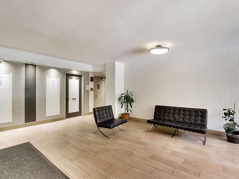 2100 Bathurst St #308 — Photo 24