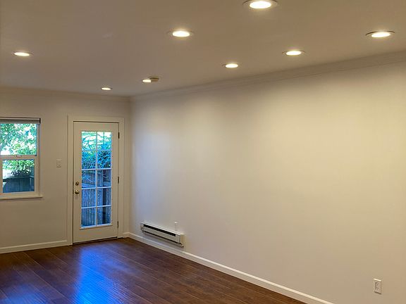 Spacious Studio Suite and separate exit to Private Patio
