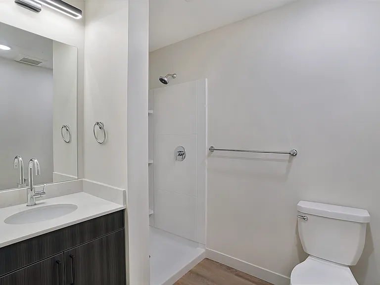 9Ten Apartments — Photo 12