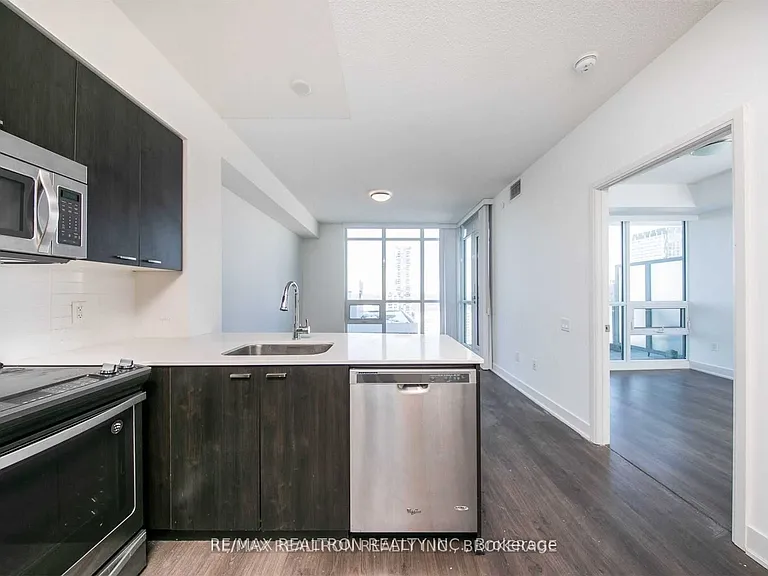 30 Roehampton Ave #1606 — Photo 10