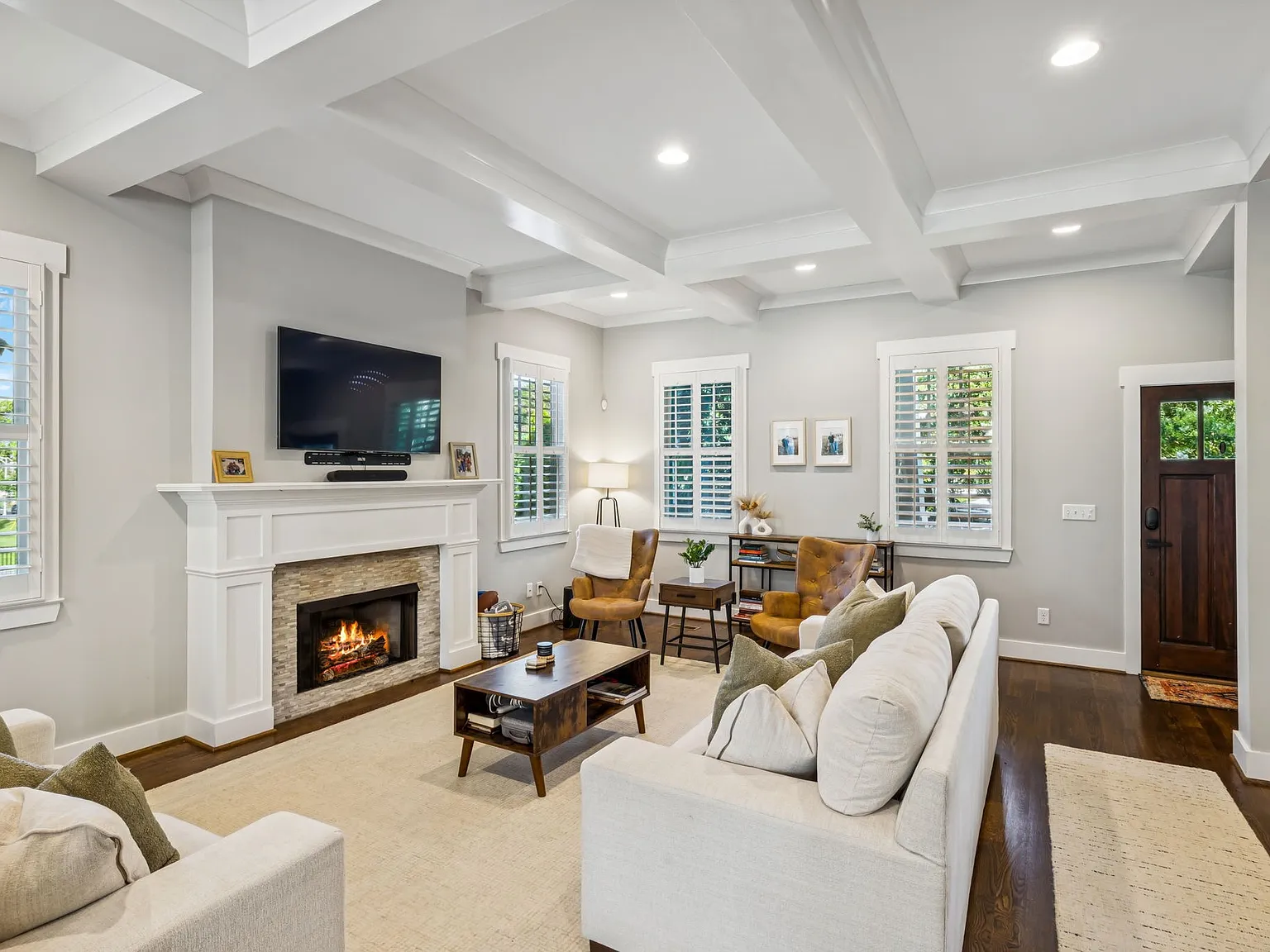 5 bed, 4.5 bath, 3590 sqft, $11,000 — Photo 4