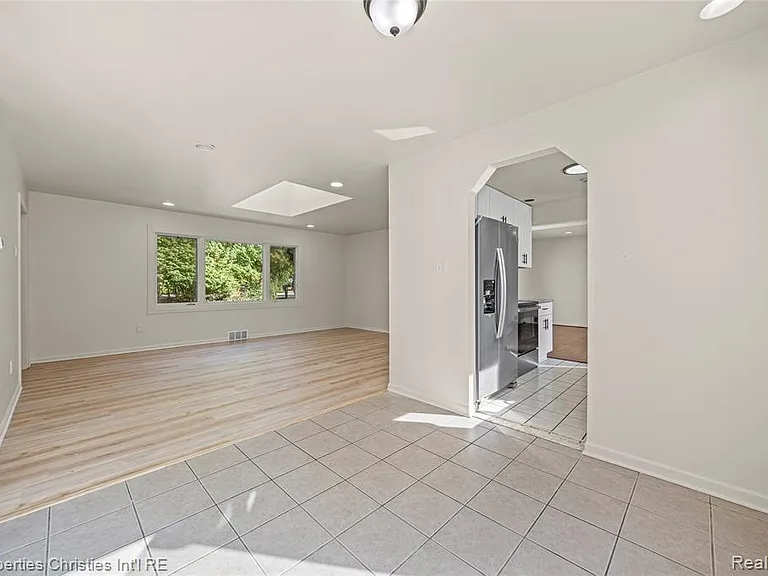 6550 Inkster Rd — Photo 8