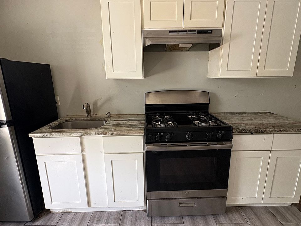 1st image of 152-154 Mapes Ave #3R
