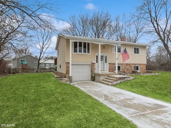 758 Lancaster Ct, Crystal Lake, IL 60014