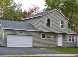 1318 Canyon Run Rd, Naperville, IL 60565