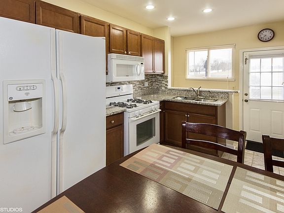 3rd image of 427 Salem Sq #427