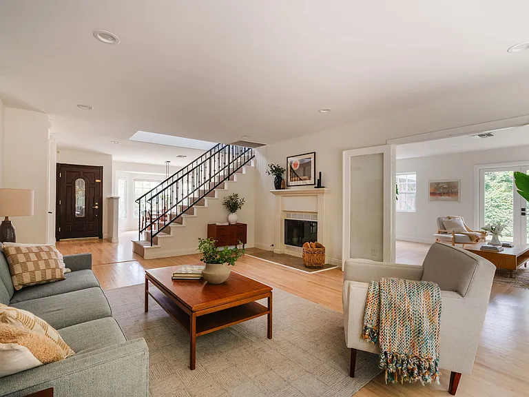 13230 Hesby St — Photo 5