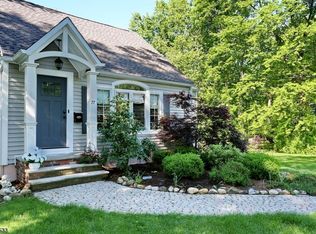 77 Heights Rd, Allendale, NJ 07401