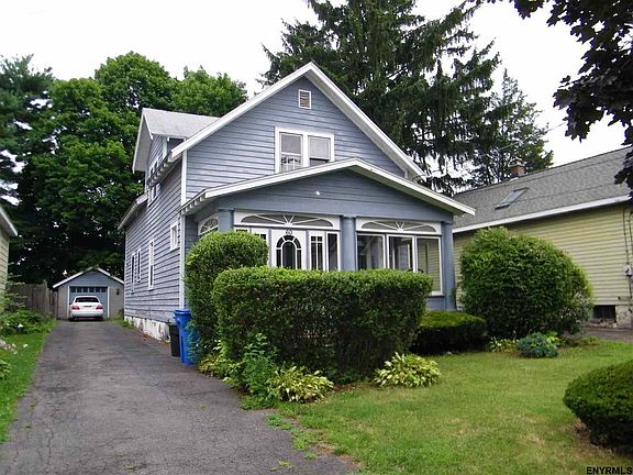 2nd image of 60 Holmes Ct