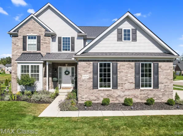 55624 Sunningdale Dr, South Lyon, MI 48178
