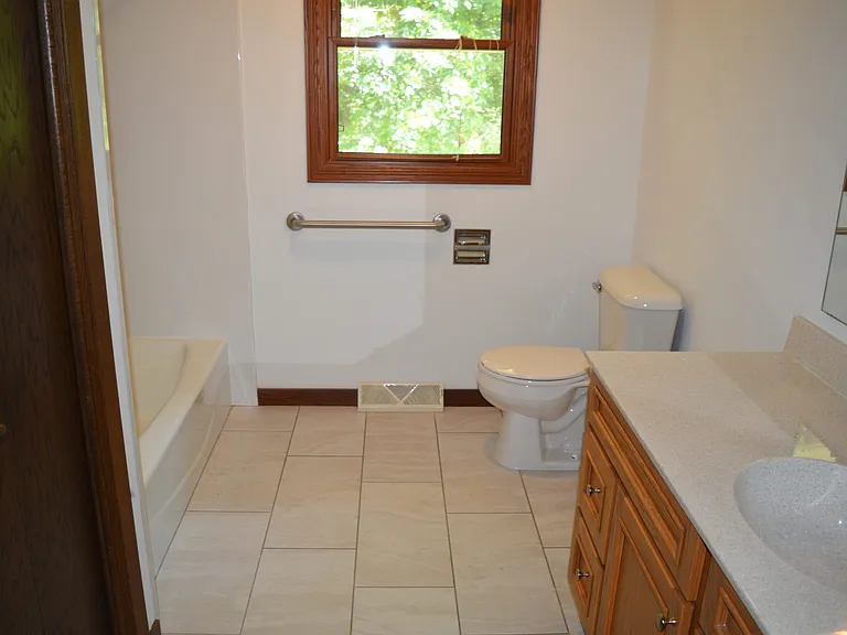 1870 Sand Ridge Ct — Photo 10