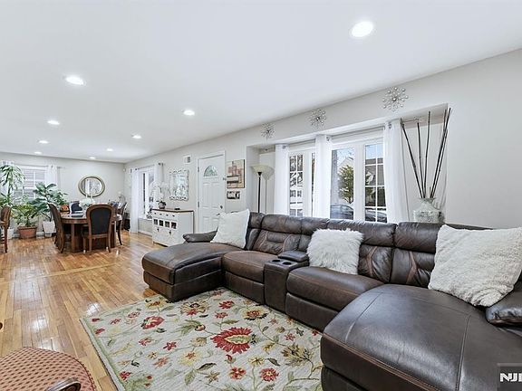 4th image of 260 Hamilton Rd