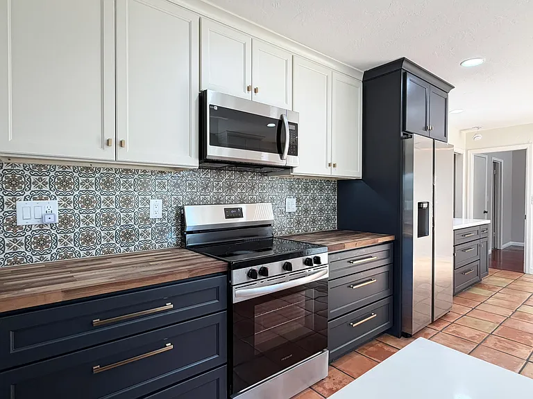 3695 Sanford St — Photo 14