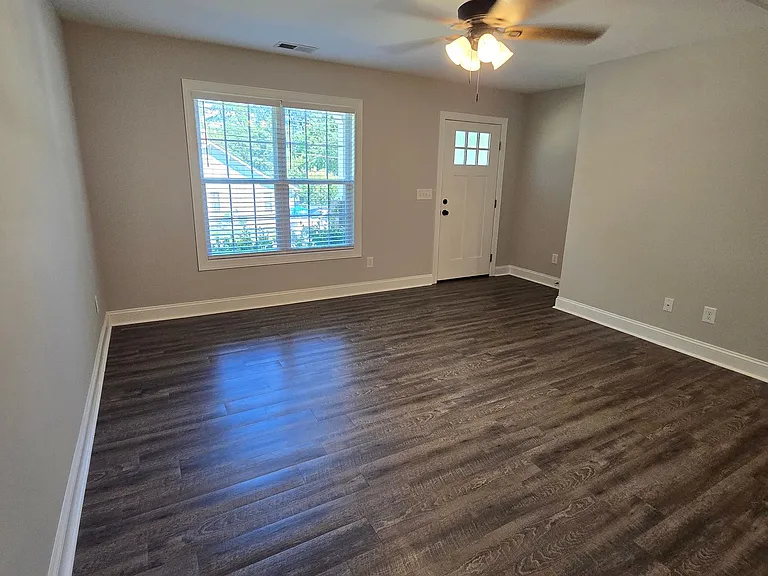 404 S Rose Ave — Photo 7