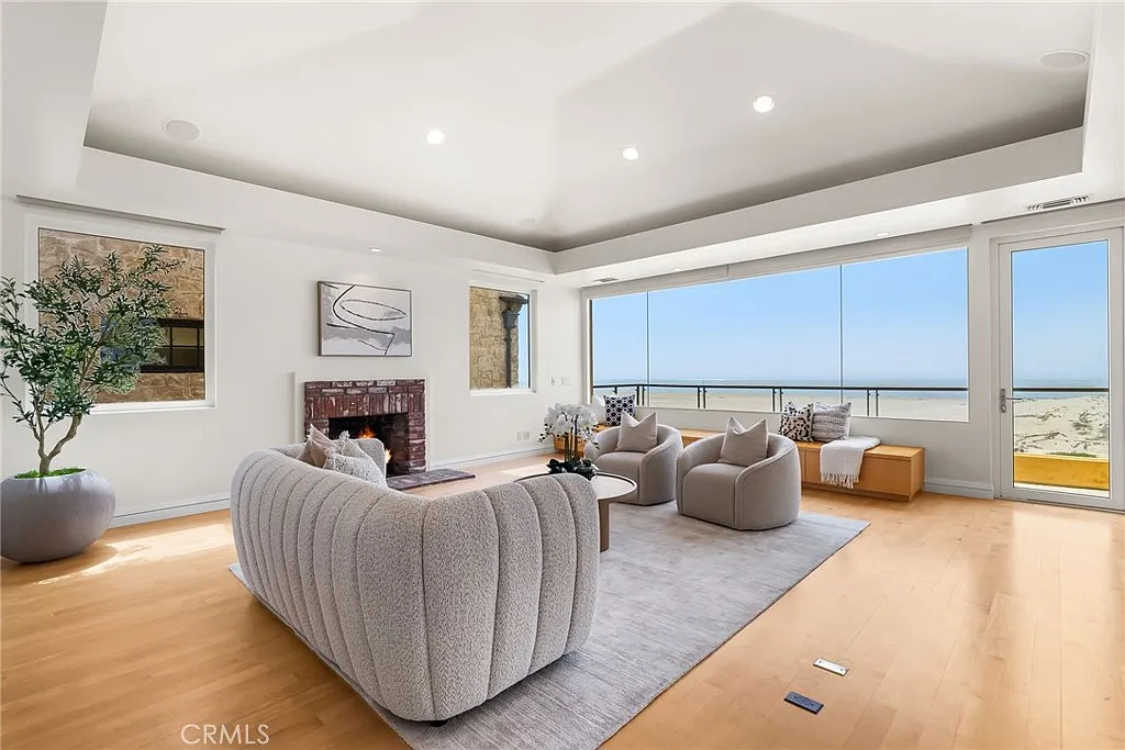 4 bed, 6.0 bath, 3649 sqft, $30,000 — Photo 4