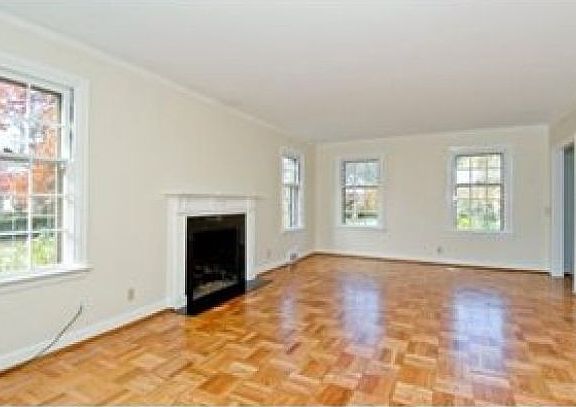 5th image of 614 West Dr