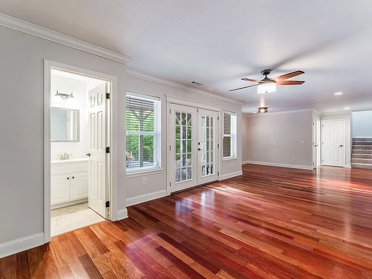 32 Latshaw Dr — Photo 4