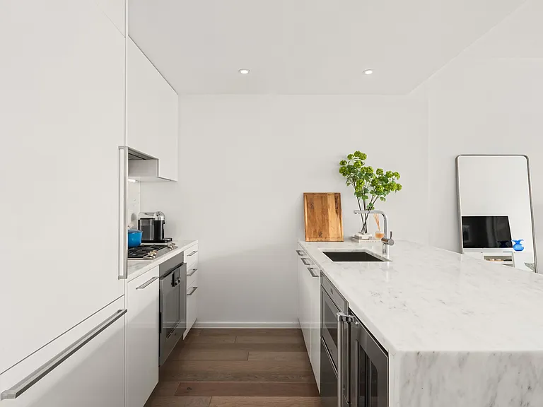 150 E 23rd St #4B — Photo 6
