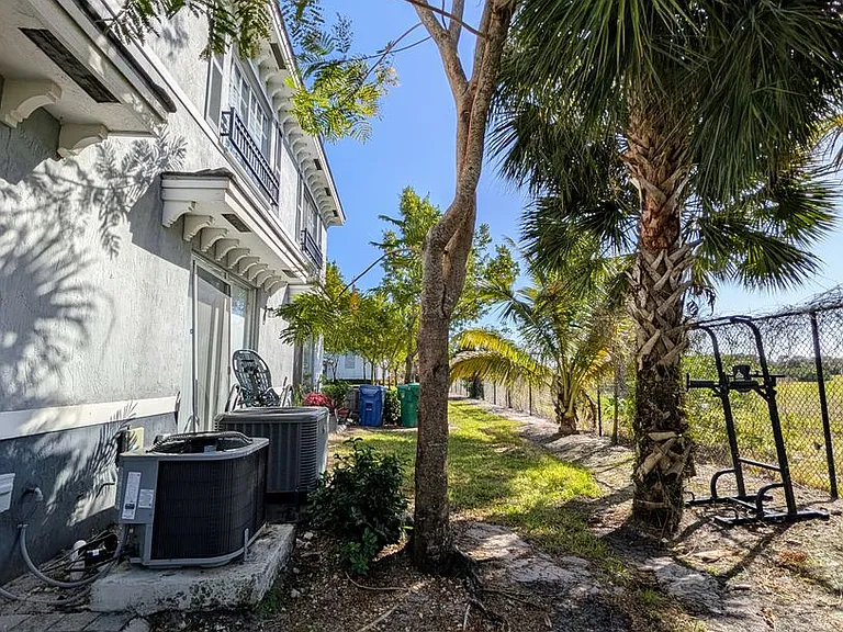 3484 NW 13th St — Photo 43