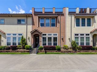 26 W Oaks Dr, Houston, TX 77058