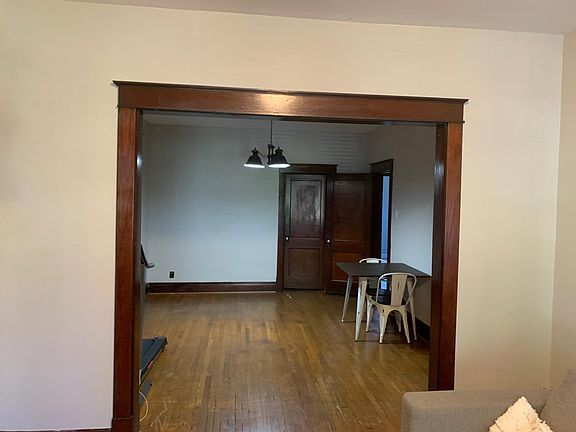 3rd image of 1905 Forest Ave Floor 1