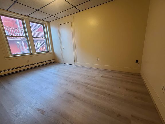 5th image of 30 Willow St #11584670