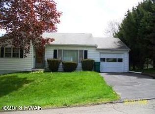 19 Maplewood Dr, Honesdale, PA 18431