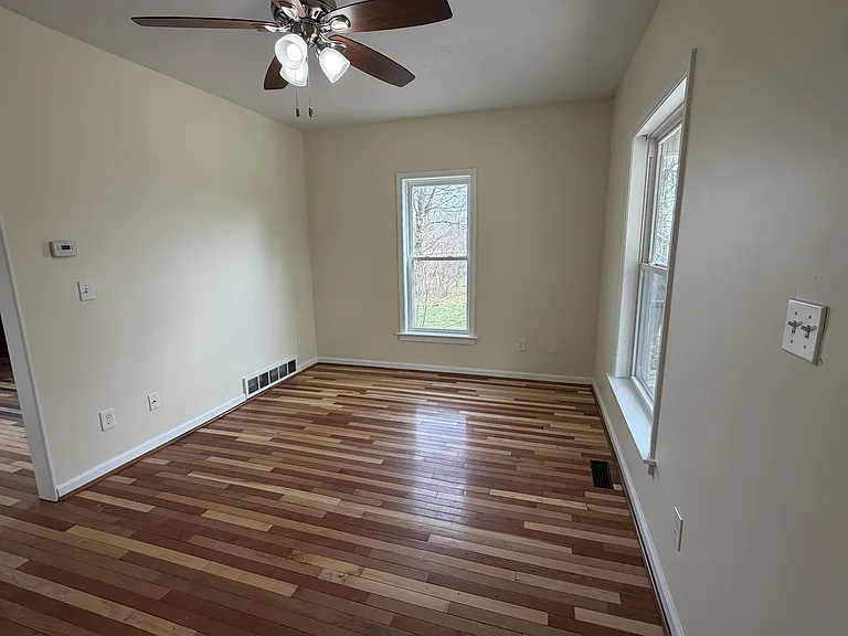 1071 Ackley St — Photo 9