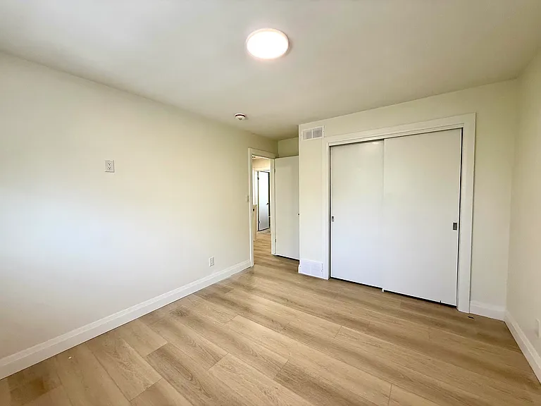 25 Meadowbrook Cres #1 — Photo 22