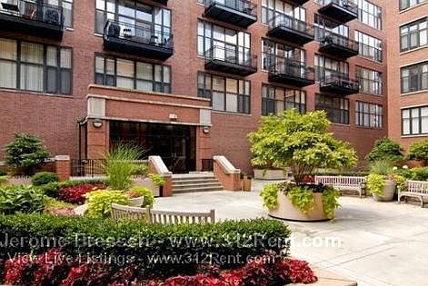 2nd image of 333 W Hubbard St APT 703