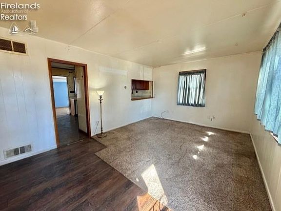 3rd image of 1302 Fleetwood Dr