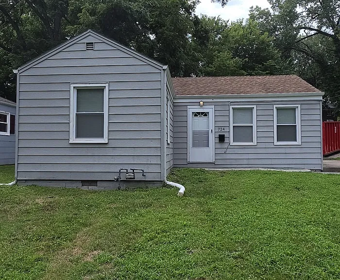 724 N Willis Ave — Photo 2