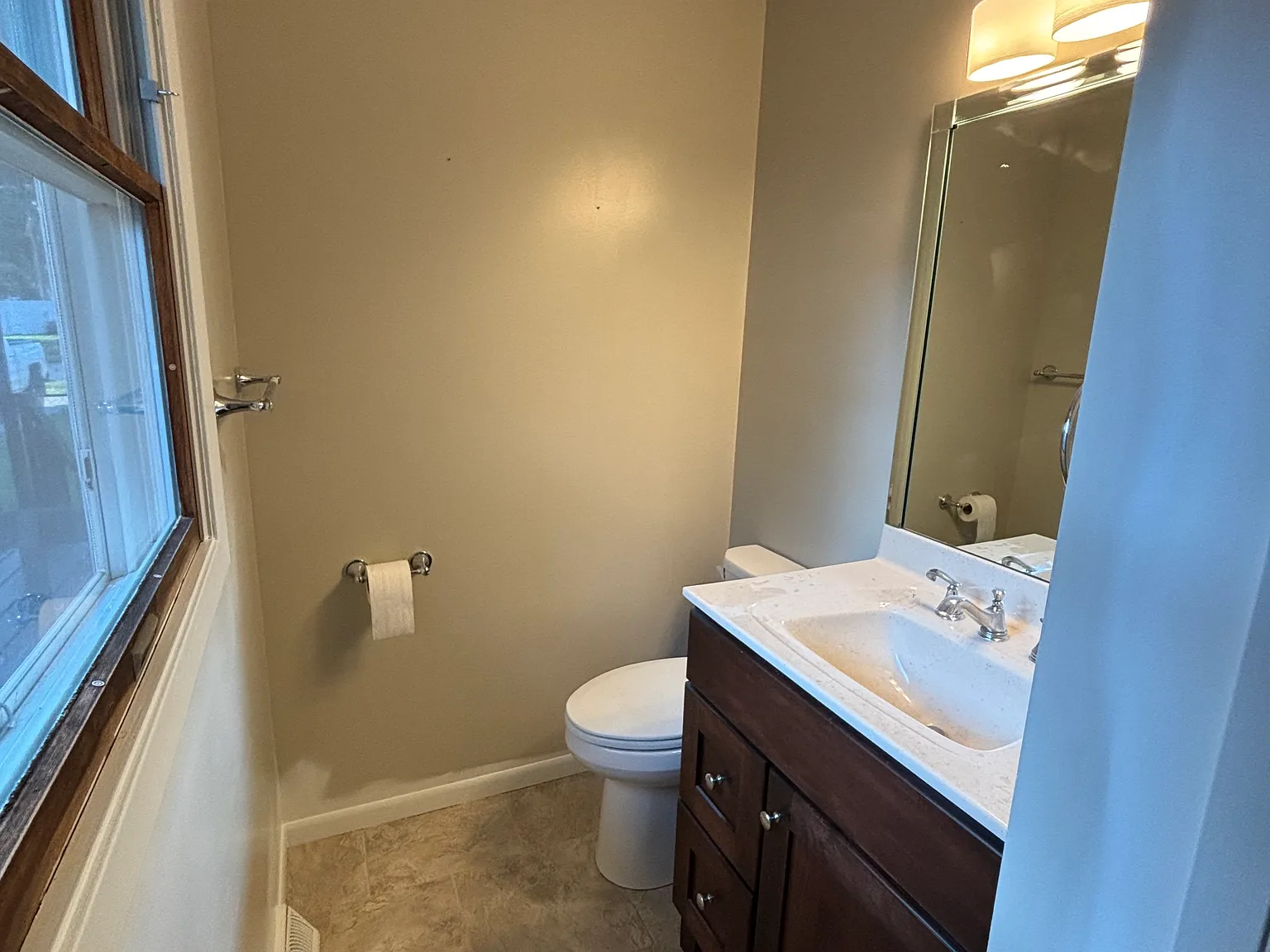 3 bed, 2.5 bath, 1684 sqft, $2,400 — Photo 3