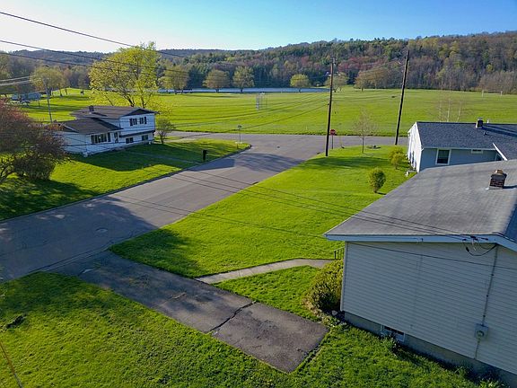 4th image of 14 Londonderry Ln