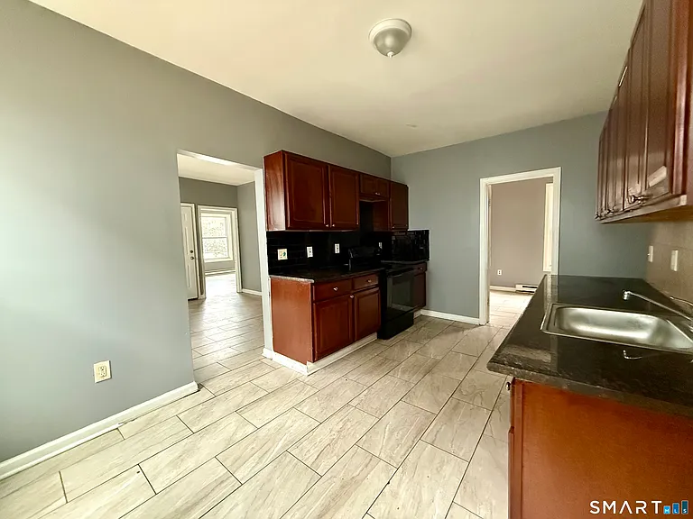 72 Burton St — Photo 6