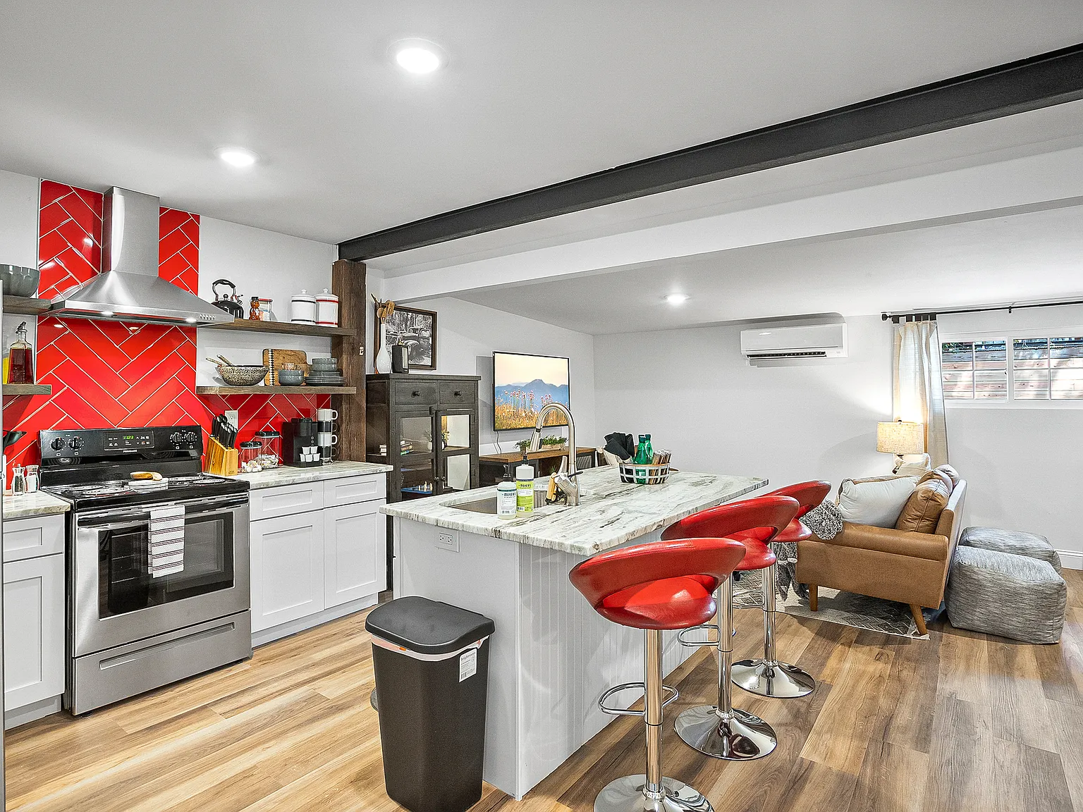 2 bed, 600 sqft, $2,100 — Photo 4