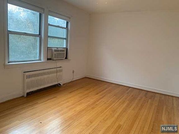 3rd image of 735 Elm Ave APT 3C