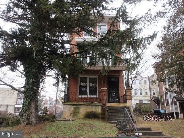 2nd image of 424 W Bringhurst St